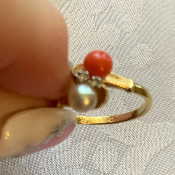 Antique 18Kt Gold Pearl, Coral, Diamond ring Size9 - Picture 4 of 10